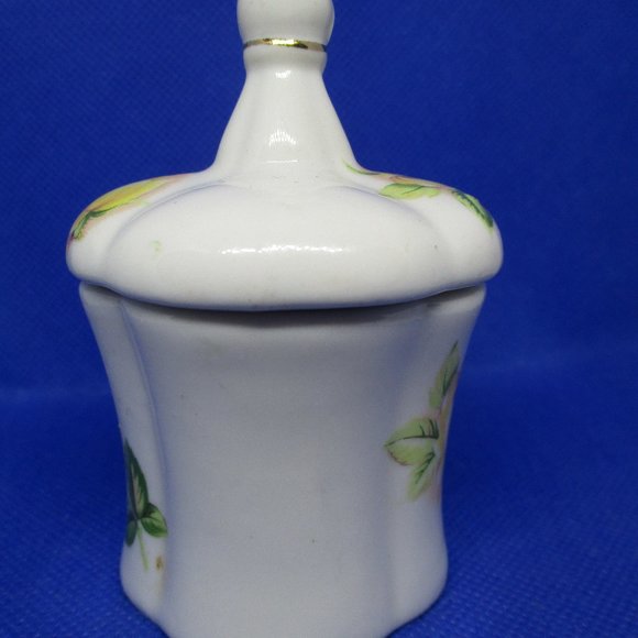 Vtg TRINKET Box PILLBOX RING Holder Porcelain White Porcelain Yellow Roses Stem - Picture 2 of 10